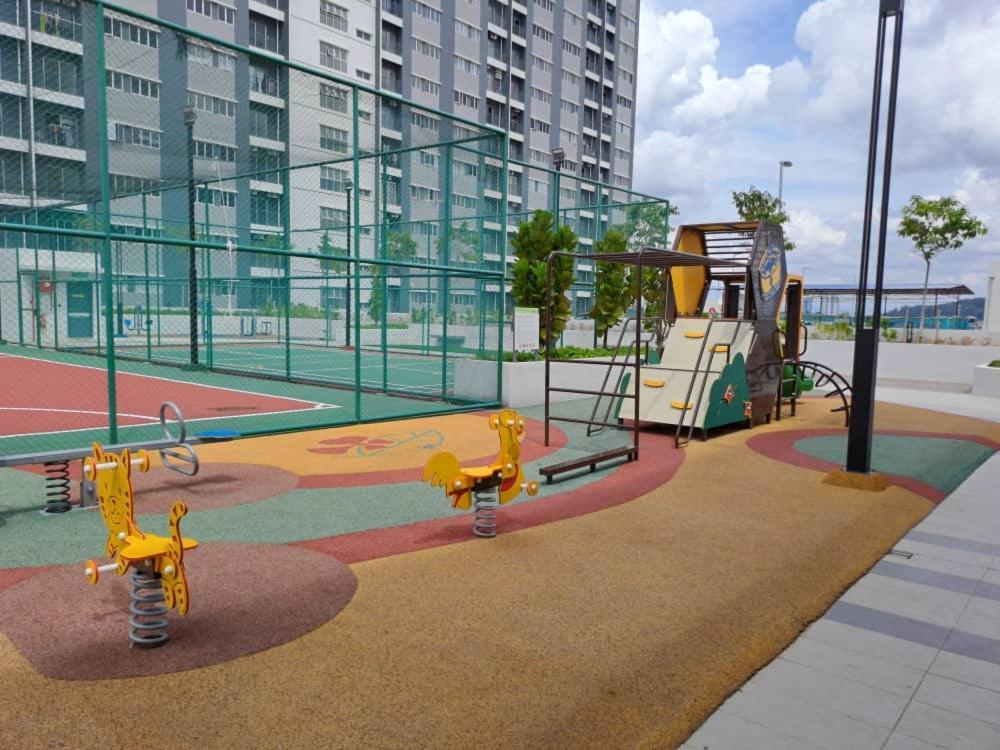 Impiana Homestay Near Putrajaya, Cyberjaya, Musliem Only,Wifi,Netflix Kampung Dengkil Exterior photo