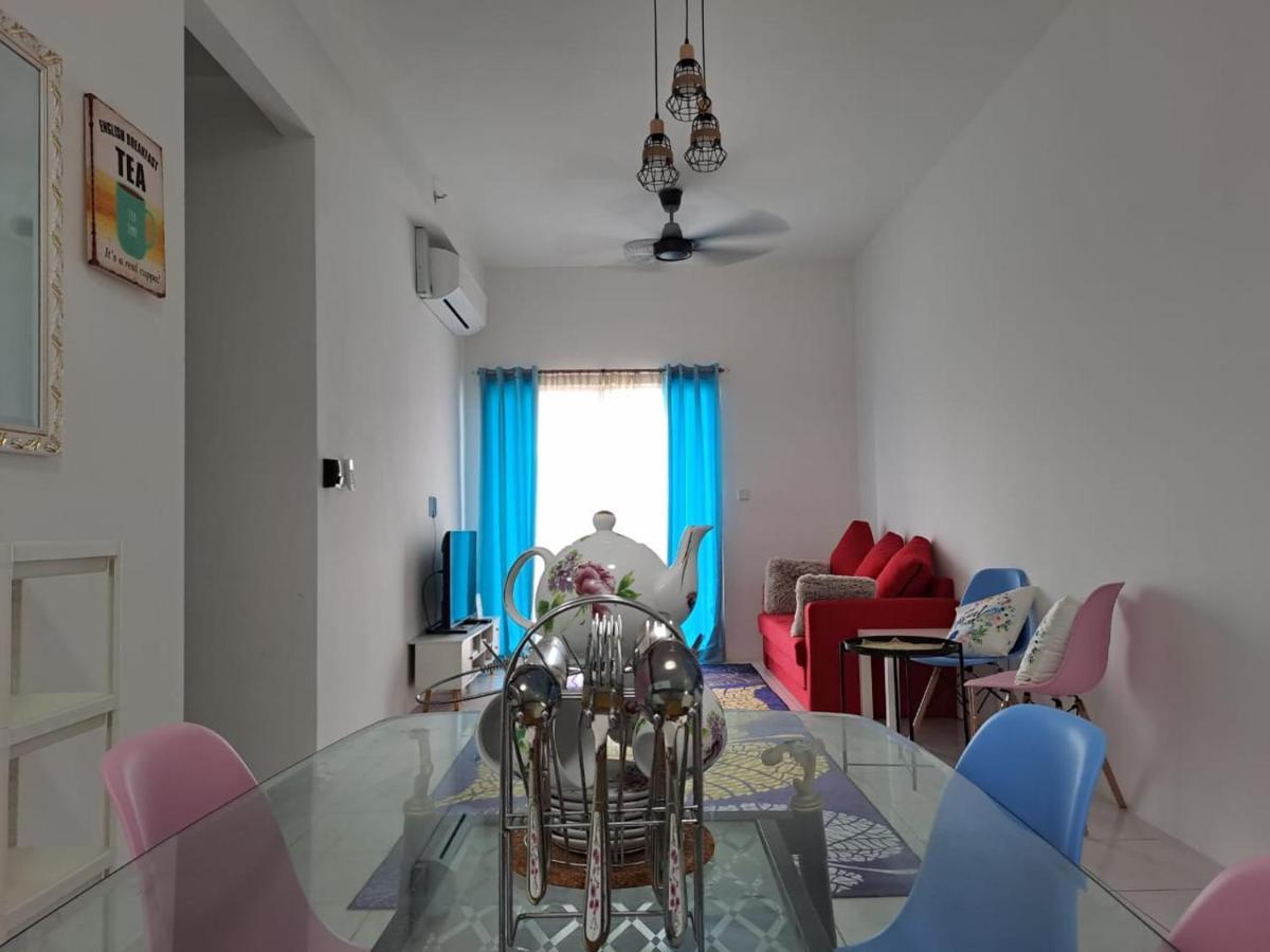 Impiana Homestay Near Putrajaya, Cyberjaya, Musliem Only,Wifi,Netflix Kampung Dengkil Exterior photo