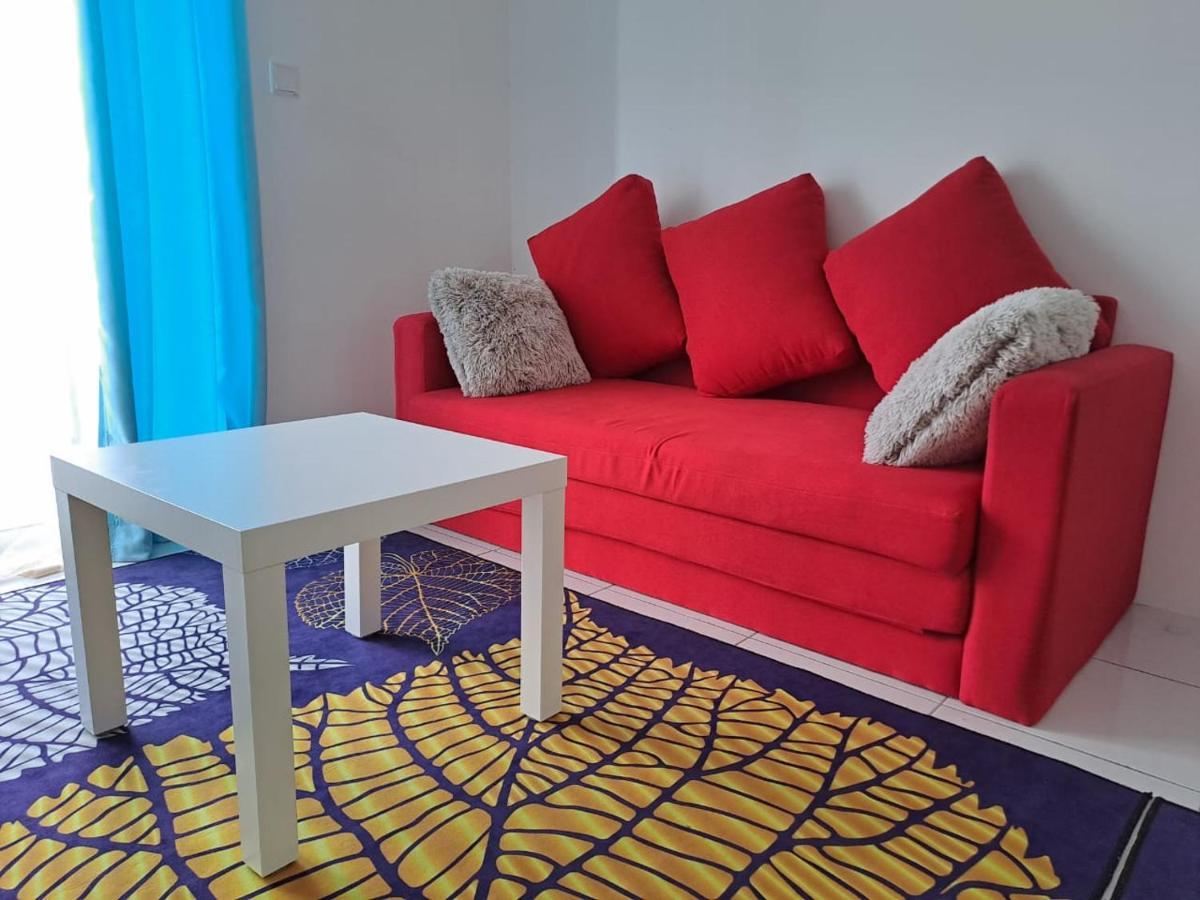 Impiana Homestay Near Putrajaya, Cyberjaya, Musliem Only,Wifi,Netflix Kampung Dengkil Exterior photo