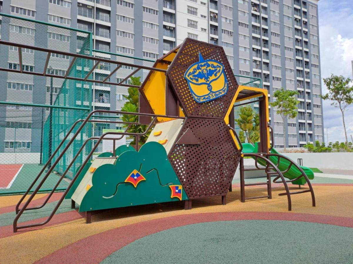 Impiana Homestay Near Putrajaya, Cyberjaya, Musliem Only,Wifi,Netflix Kampung Dengkil Exterior photo