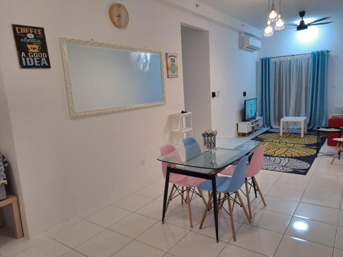 Impiana Homestay Near Putrajaya, Cyberjaya, Musliem Only,Wifi,Netflix Kampung Dengkil Exterior photo