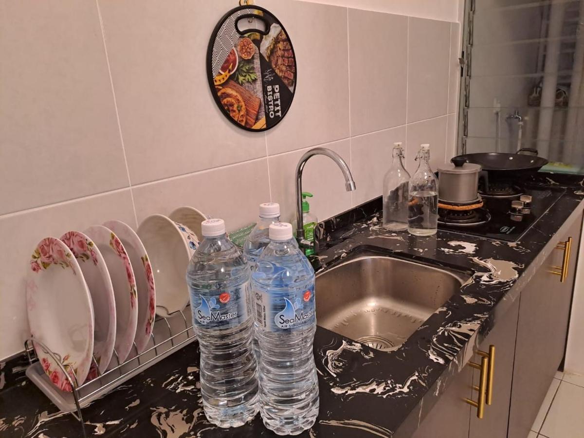 Impiana Homestay Near Putrajaya, Cyberjaya, Musliem Only,Wifi,Netflix Kampung Dengkil Exterior photo