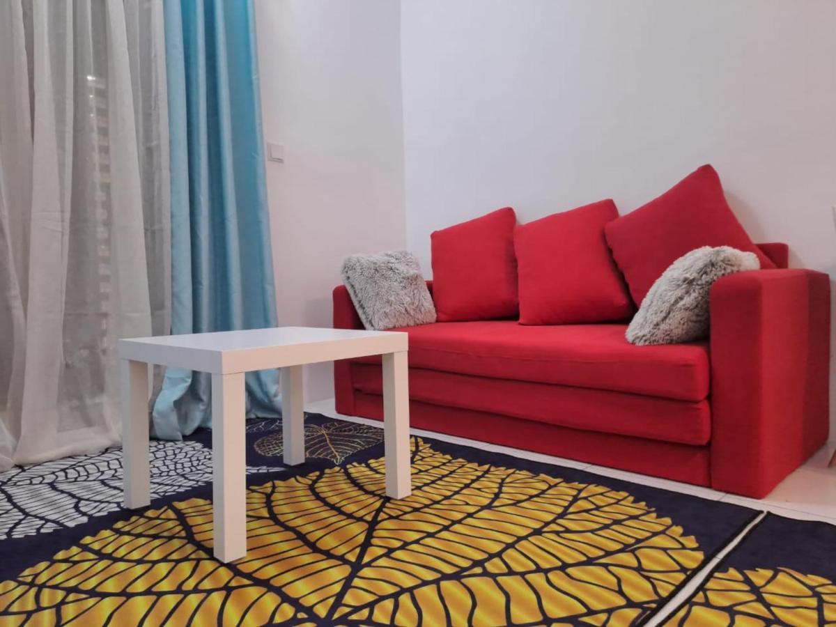 Impiana Homestay Near Putrajaya, Cyberjaya, Musliem Only,Wifi,Netflix Kampung Dengkil Exterior photo