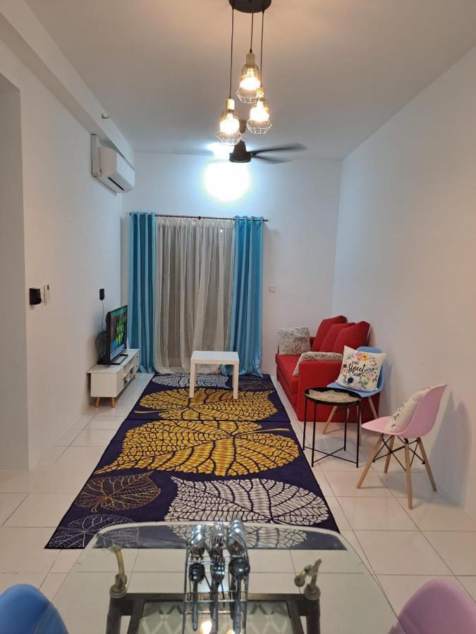 Impiana Homestay Near Putrajaya, Cyberjaya, Musliem Only,Wifi,Netflix Kampung Dengkil Exterior photo