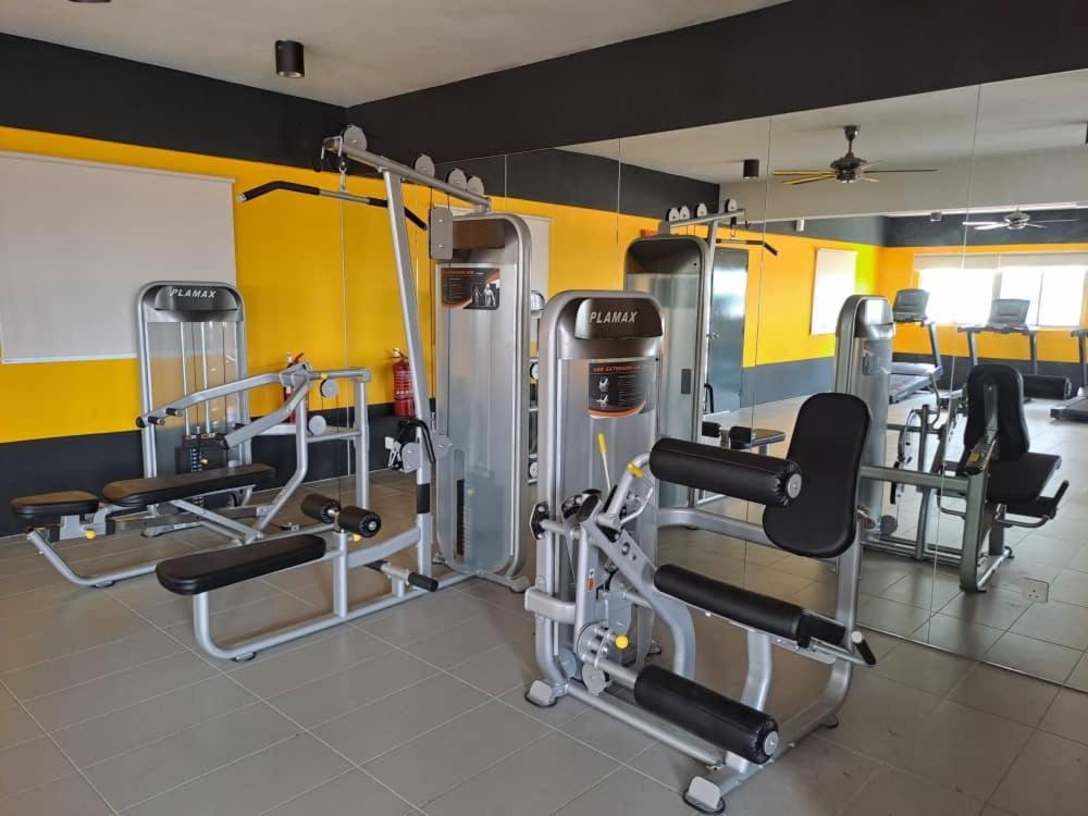 Impiana Homestay Near Putrajaya, Cyberjaya, Musliem Only,Wifi,Netflix Kampung Dengkil Exterior photo