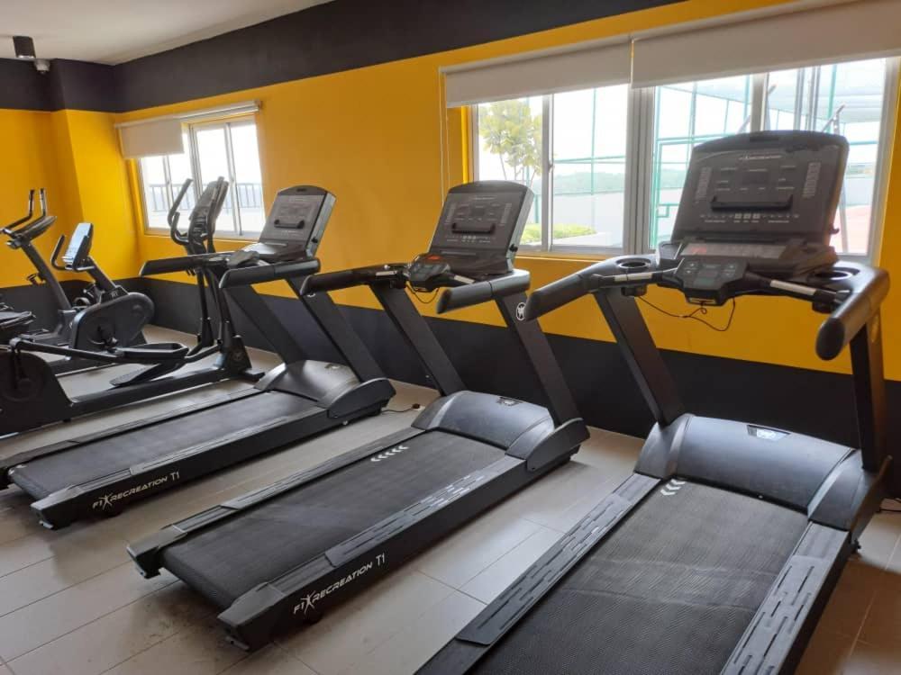 Impiana Homestay Near Putrajaya, Cyberjaya, Musliem Only,Wifi,Netflix Kampung Dengkil Exterior photo