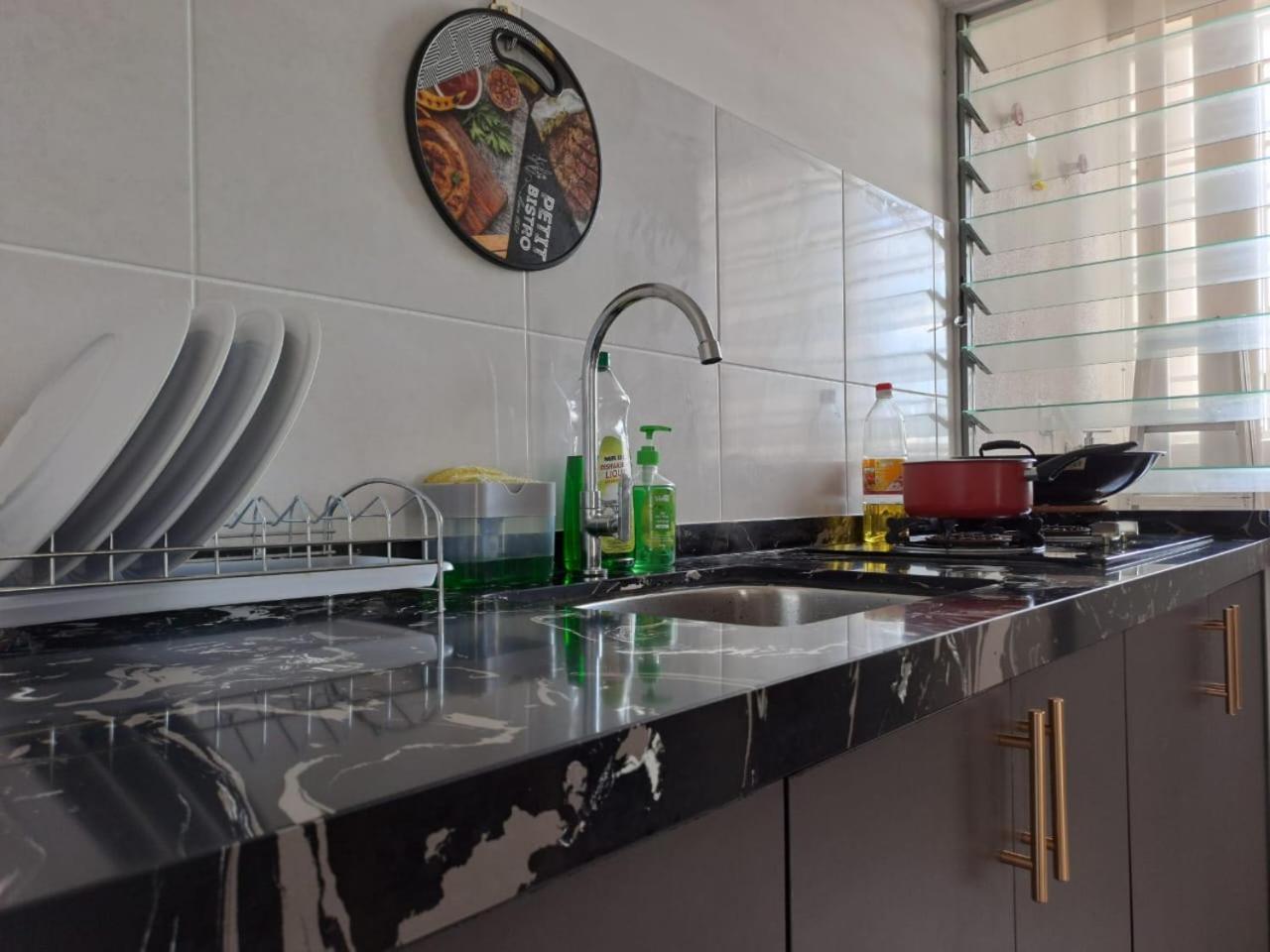 Impiana Homestay Near Putrajaya, Cyberjaya, Musliem Only,Wifi,Netflix Kampung Dengkil Exterior photo
