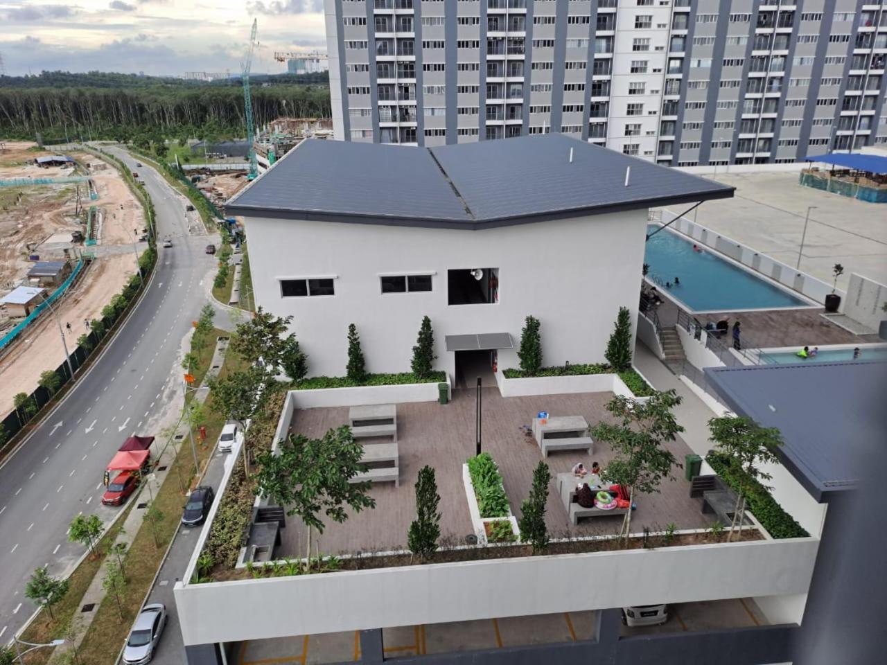 Impiana Homestay Near Putrajaya, Cyberjaya, Musliem Only,Wifi,Netflix Kampung Dengkil Exterior photo