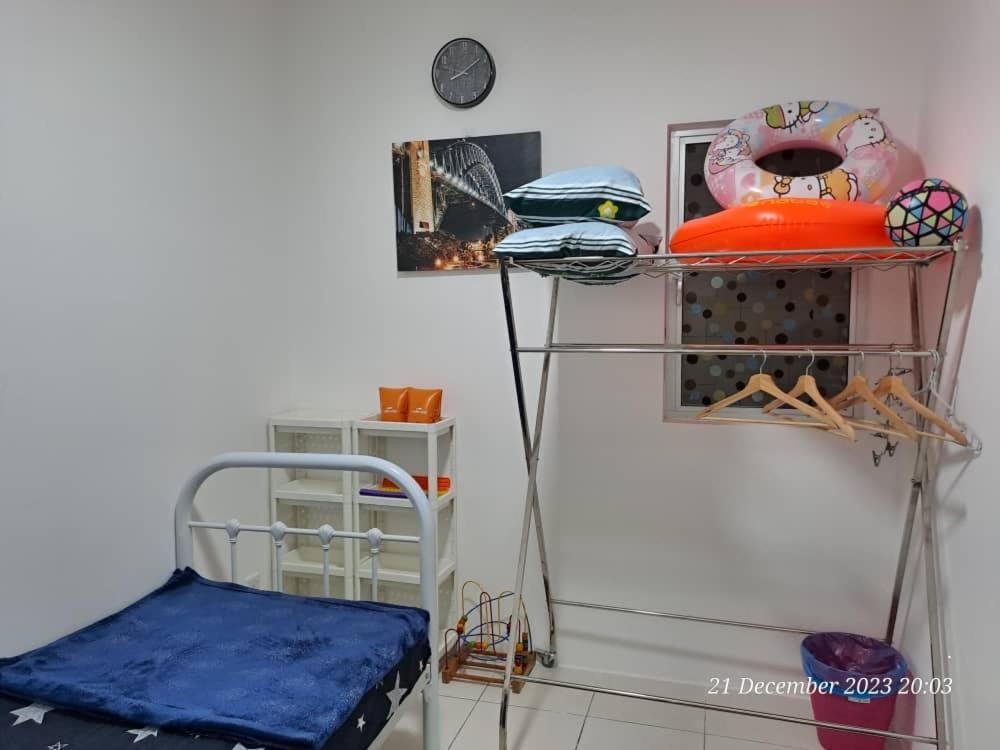 Impiana Homestay Near Putrajaya, Cyberjaya, Musliem Only,Wifi,Netflix Kampung Dengkil Exterior photo
