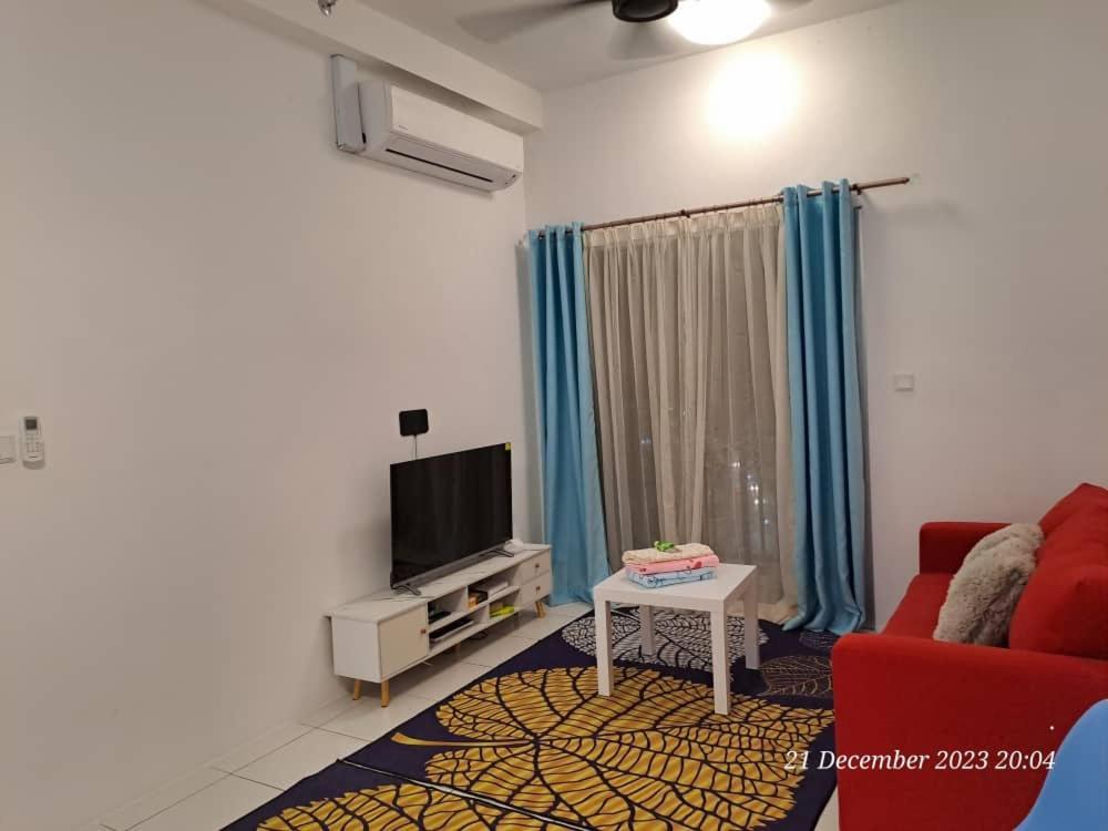 Impiana Homestay Near Putrajaya, Cyberjaya, Musliem Only,Wifi,Netflix Kampung Dengkil Exterior photo
