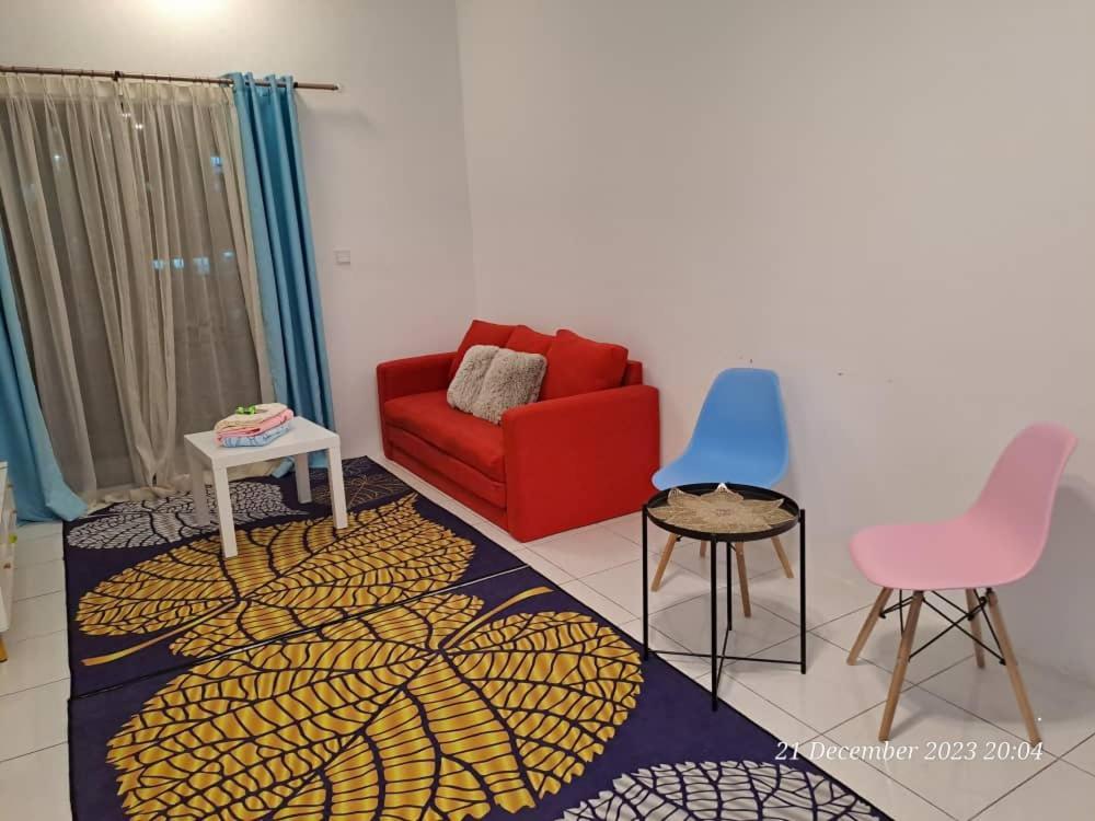 Impiana Homestay Near Putrajaya, Cyberjaya, Musliem Only,Wifi,Netflix Kampung Dengkil Exterior photo