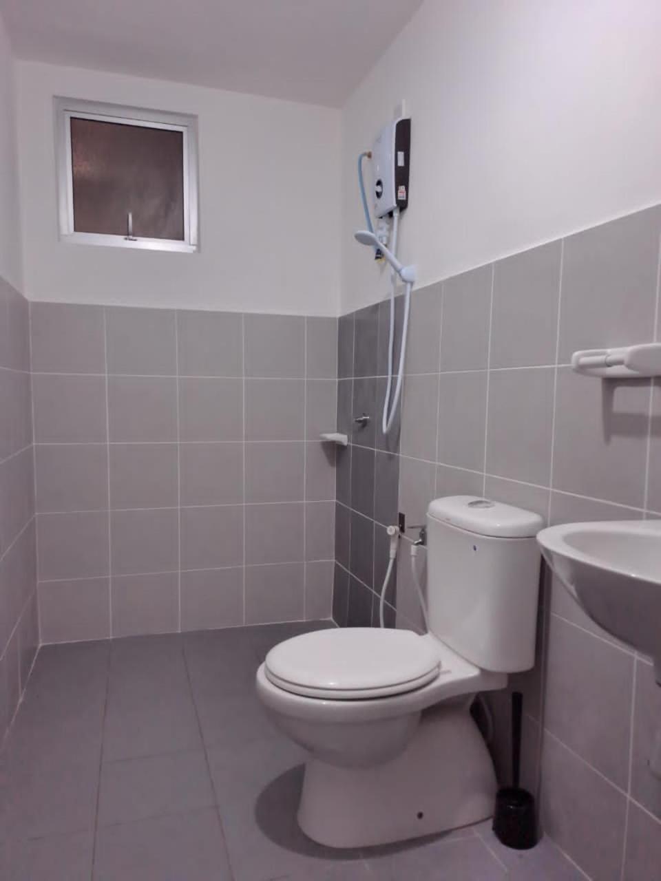 Impiana Homestay Near Putrajaya, Cyberjaya, Musliem Only,Wifi,Netflix Kampung Dengkil Exterior photo